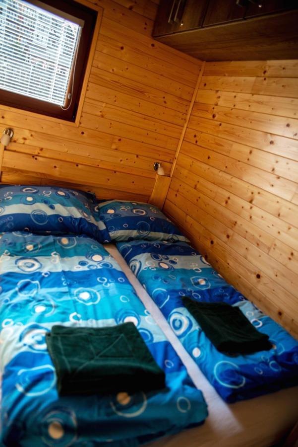 Houseboat Bonanza Prague Hotel ภายนอก รูปภาพ