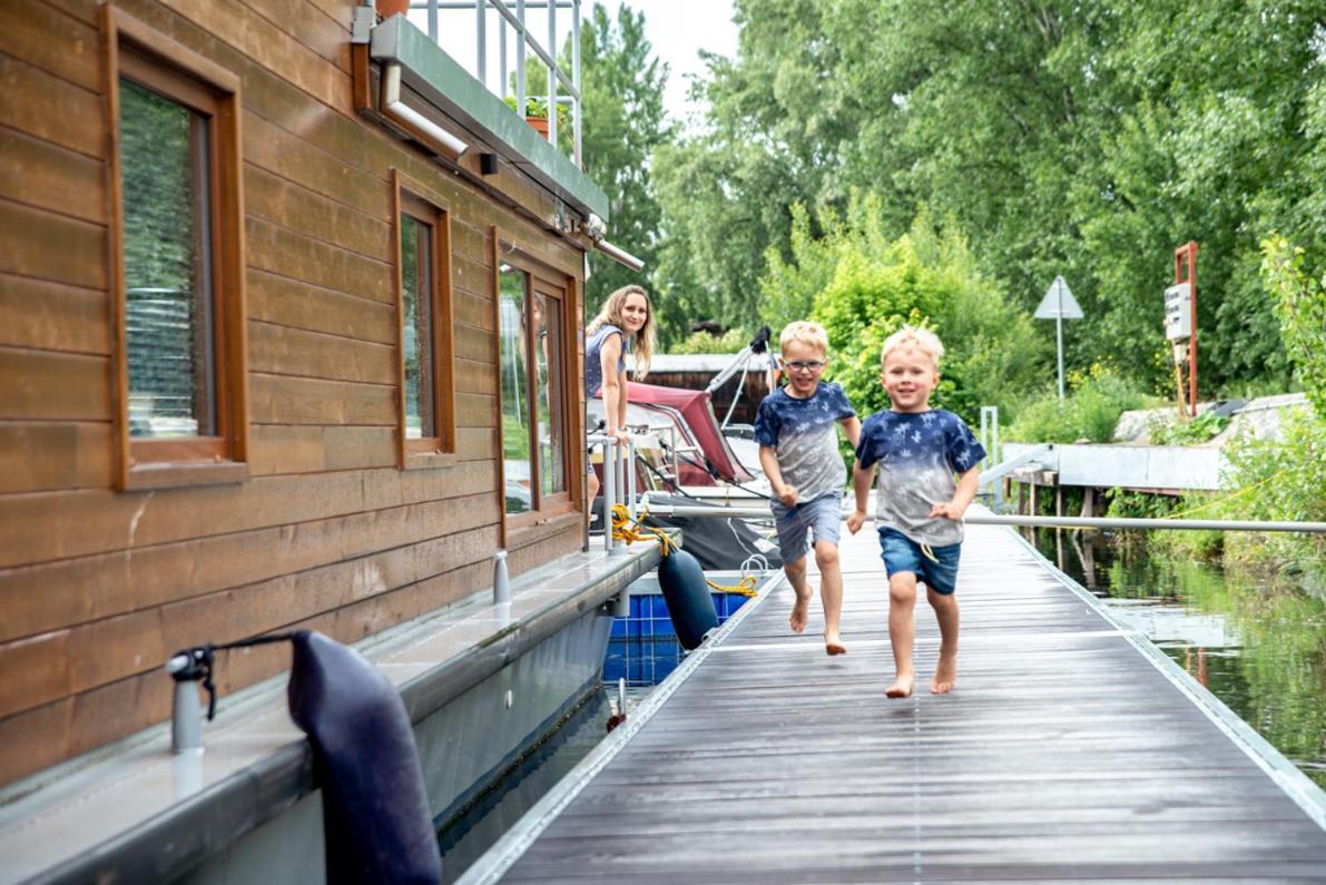 Houseboat Bonanza Prague Hotel ภายนอก รูปภาพ