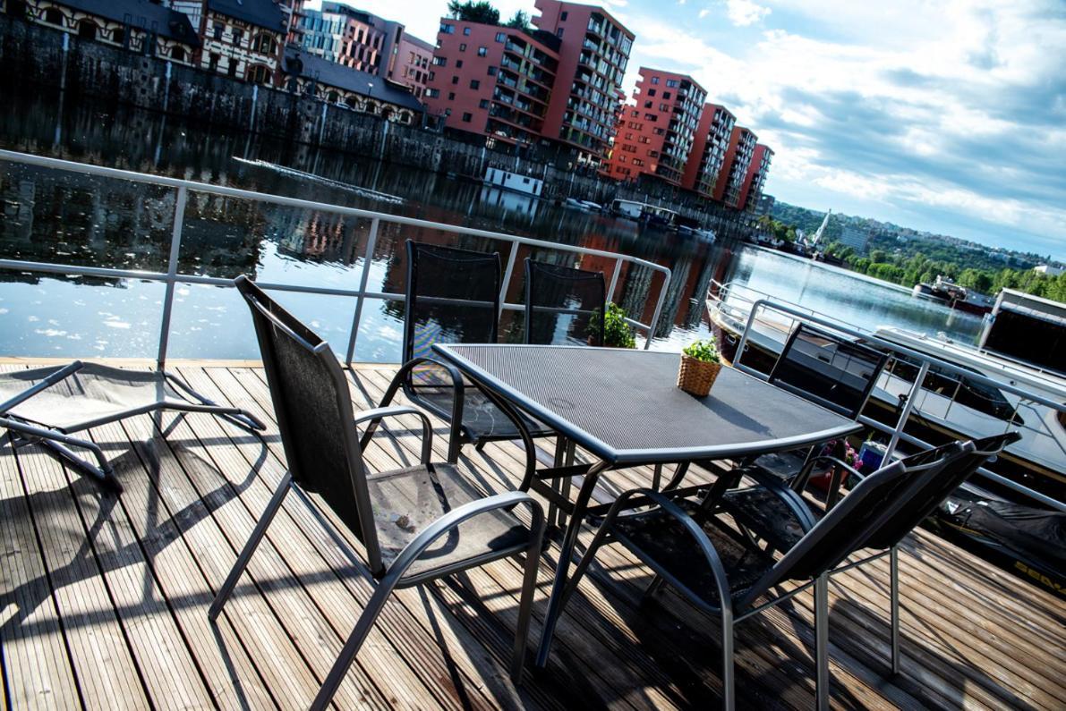Houseboat Bonanza Prague Hotel ภายนอก รูปภาพ